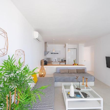Infinite Blue Luxury Suites Fira (Santorini) Exterior foto