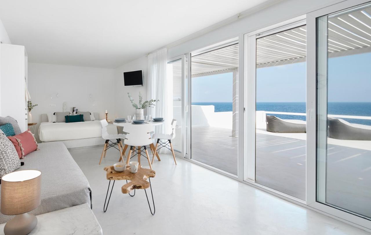 Infinite Blue Luxury Suites Fira (Santorini) Exterior foto