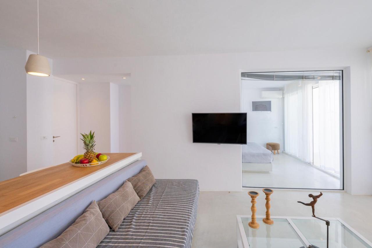 Infinite Blue Luxury Suites Fira (Santorini) Exterior foto