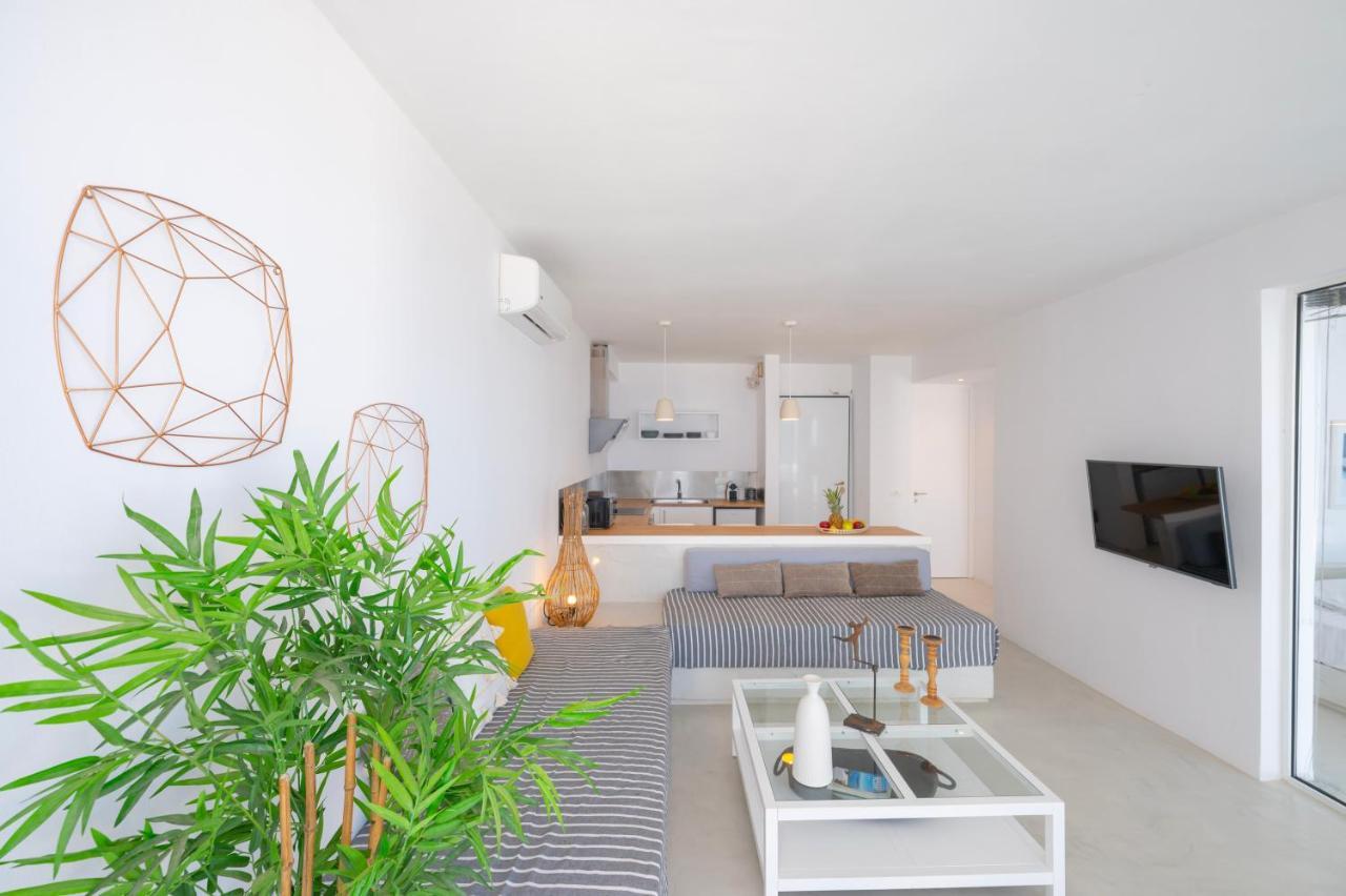 Infinite Blue Luxury Suites Fira (Santorini) Exterior foto