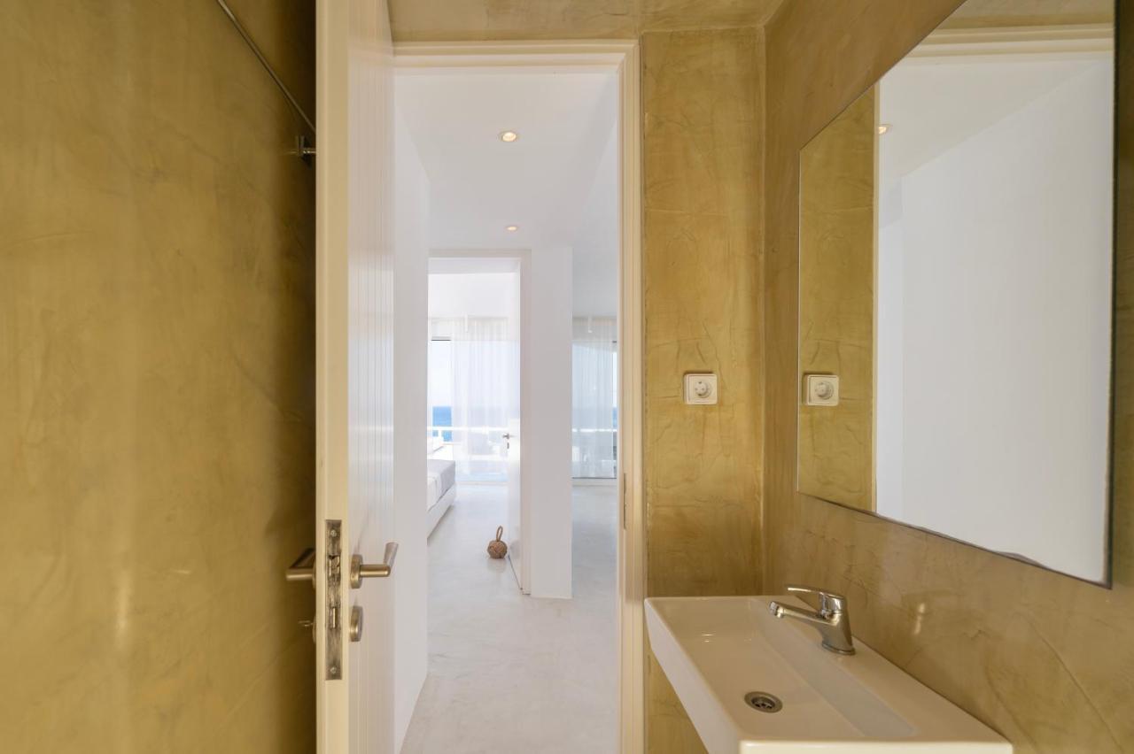 Infinite Blue Luxury Suites Fira (Santorini) Exterior foto