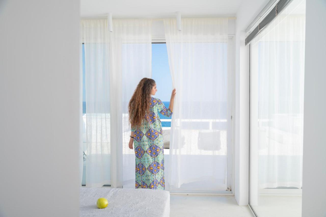 Infinite Blue Luxury Suites Fira (Santorini) Exterior foto