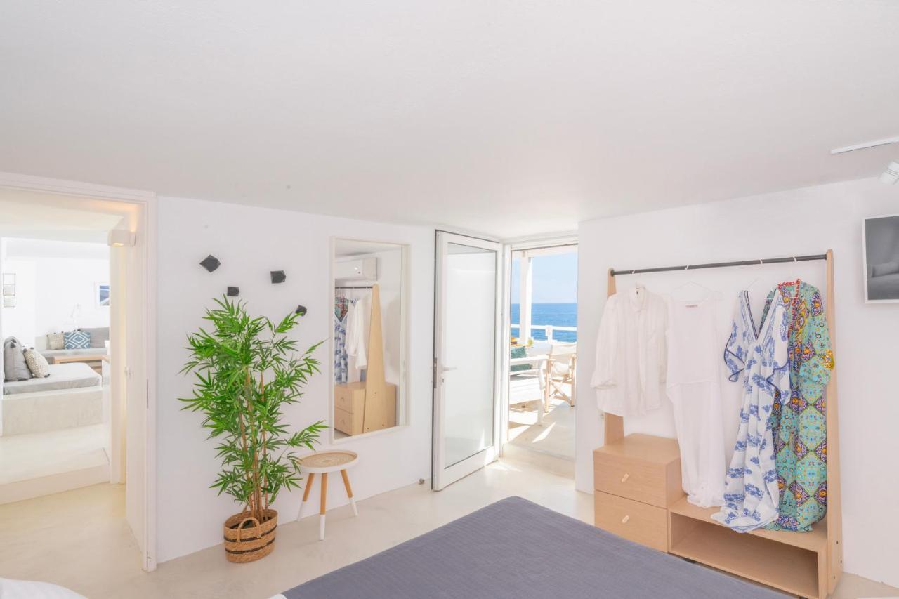 Infinite Blue Luxury Suites Fira (Santorini) Exterior foto