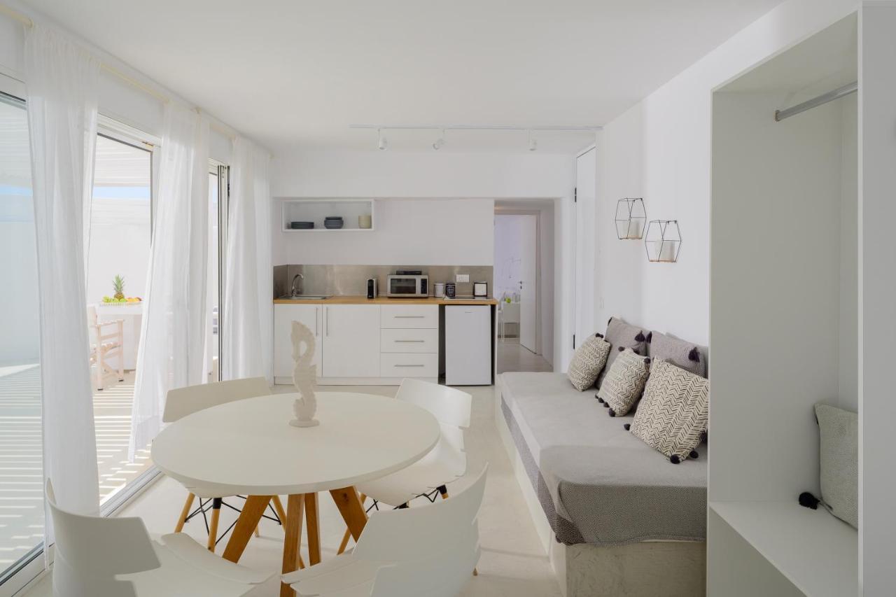 Infinite Blue Luxury Suites Fira (Santorini) Exterior foto