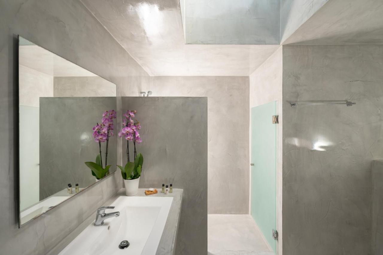 Infinite Blue Luxury Suites Fira (Santorini) Exterior foto