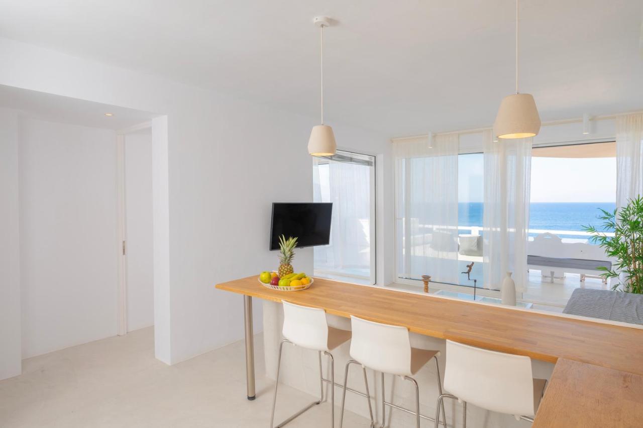 Infinite Blue Luxury Suites Fira (Santorini) Exterior foto