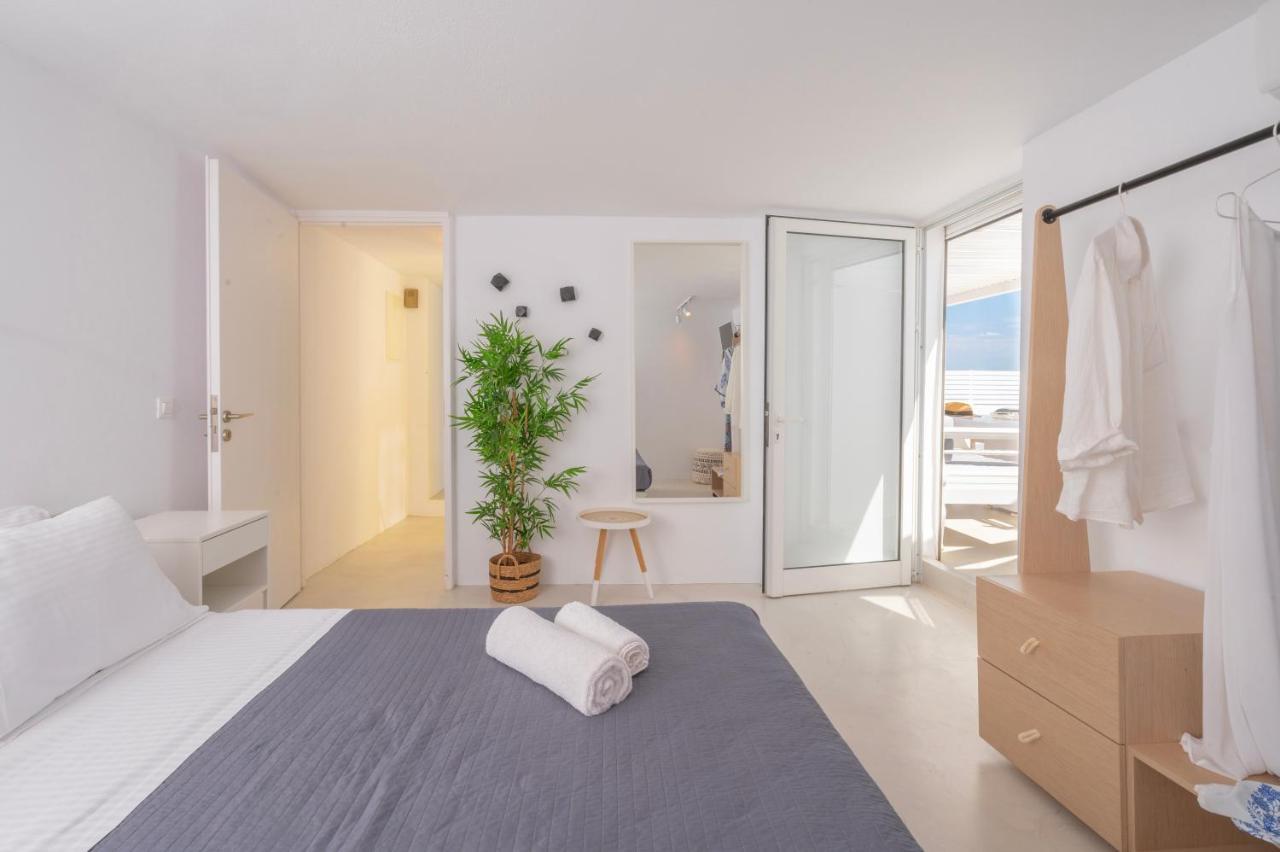 Infinite Blue Luxury Suites Fira (Santorini) Exterior foto