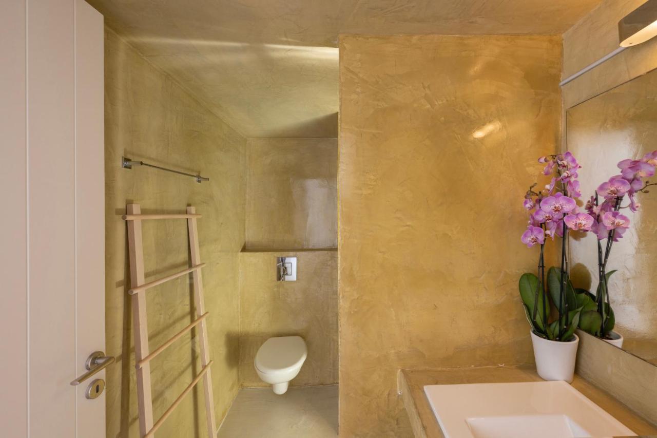 Infinite Blue Luxury Suites Fira (Santorini) Exterior foto