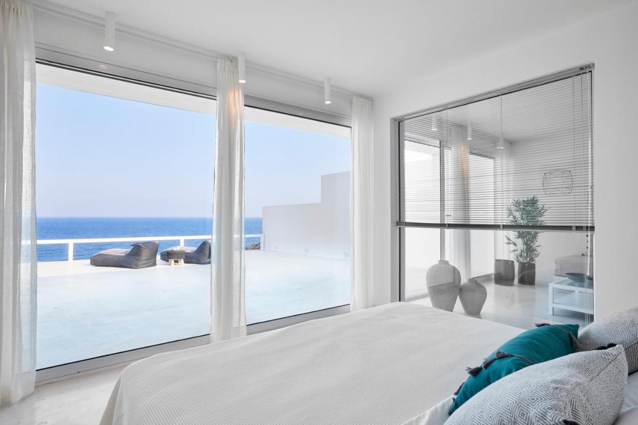 Infinite Blue Luxury Suites Fira (Santorini) Exterior foto