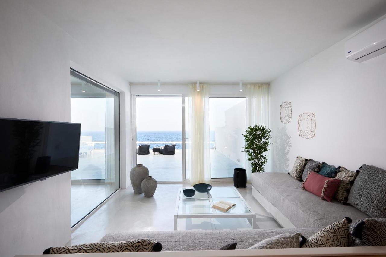 Infinite Blue Luxury Suites Fira (Santorini) Exterior foto