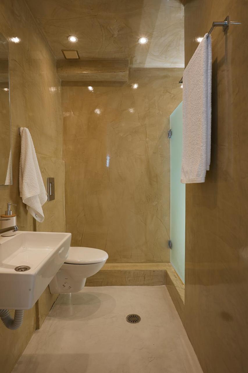 Infinite Blue Luxury Suites Fira (Santorini) Exterior foto